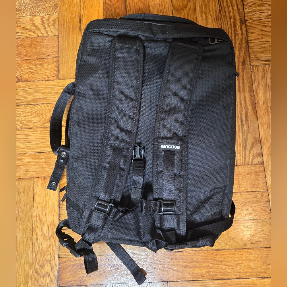 Incase Two-Way Convertible Brief - Picture 4 of 10